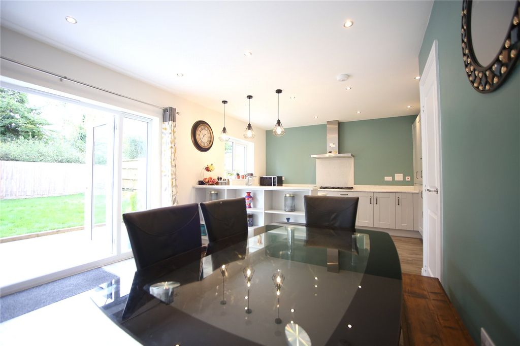 Property photo 1 of 38 Picture No. 11