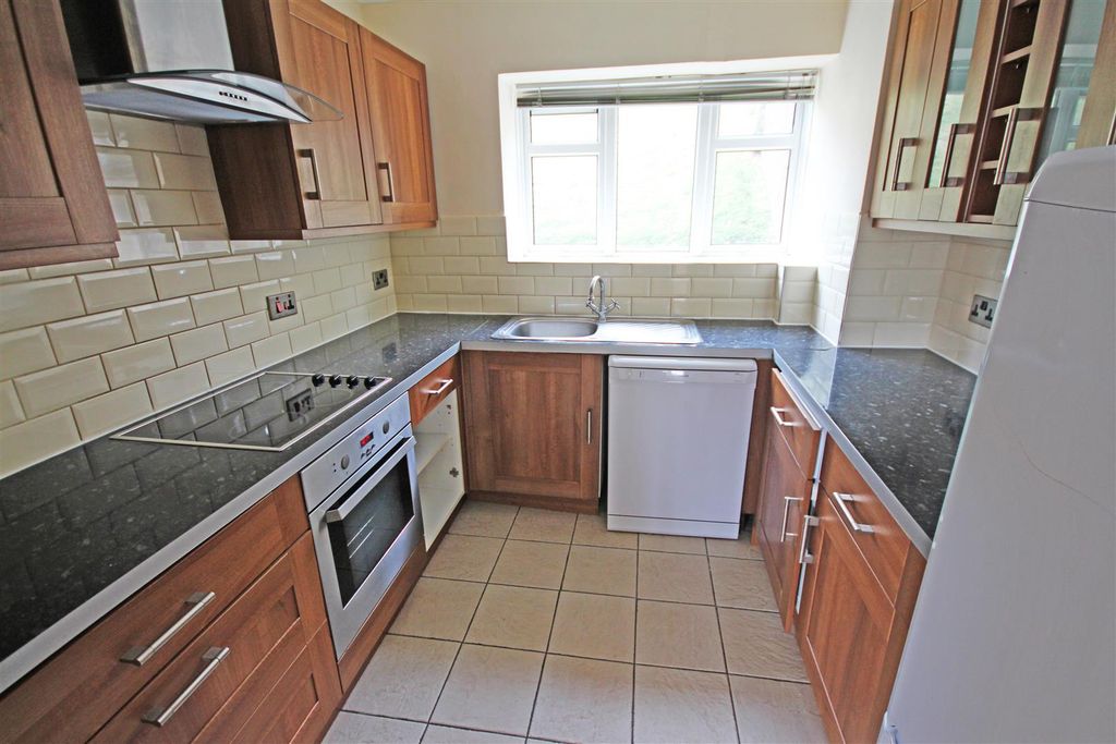 Property photo 3 of 6 Kitchen
