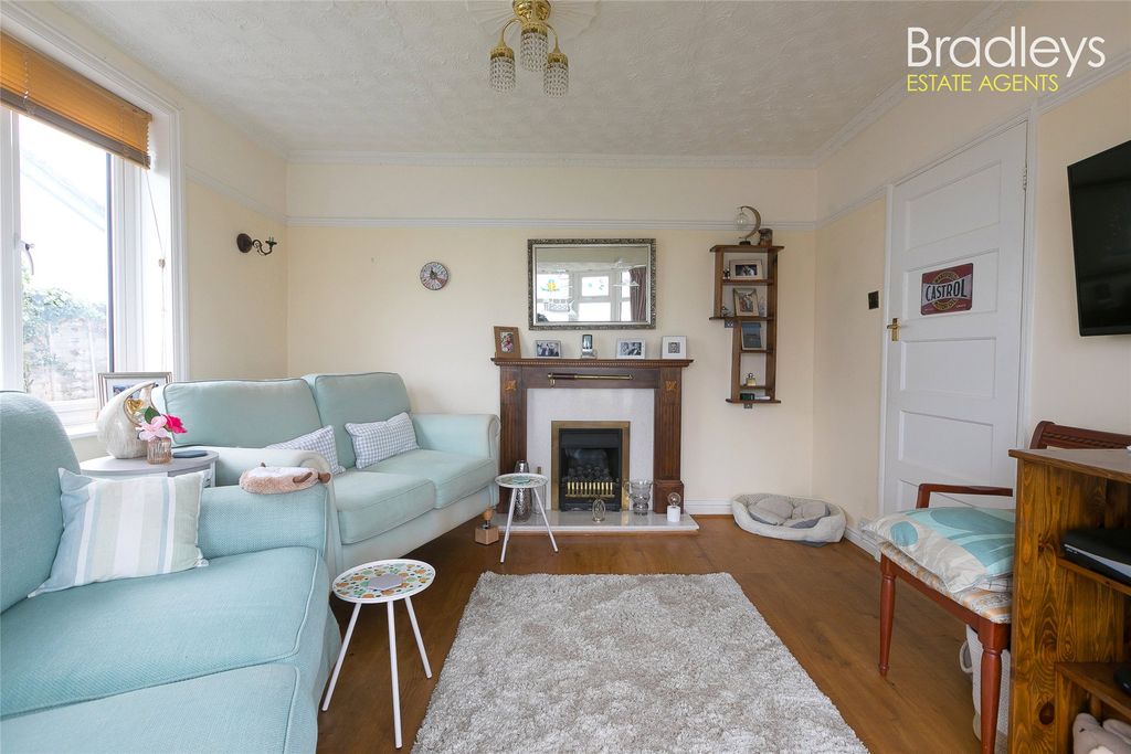 Property photo 2 of 22 Picture No. 52