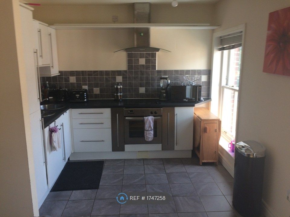 Property photo 3 of 8 Fitted Kitchen With Integrated Appliances