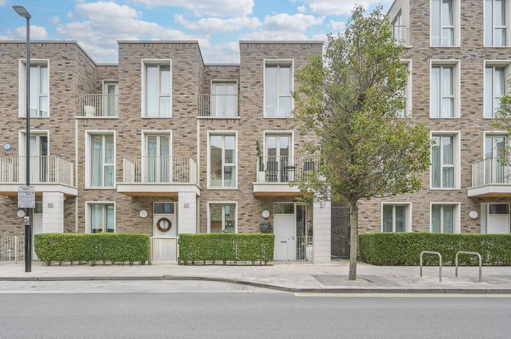 Property photo 2 of 27