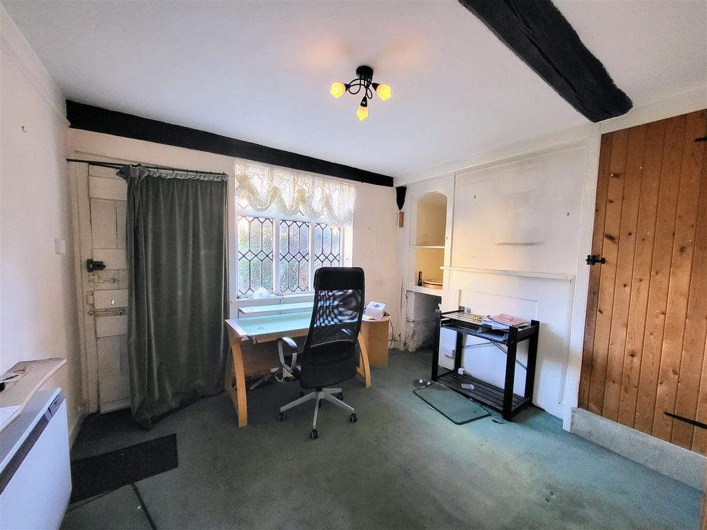 Property photo 3 of 18 Sitting Room