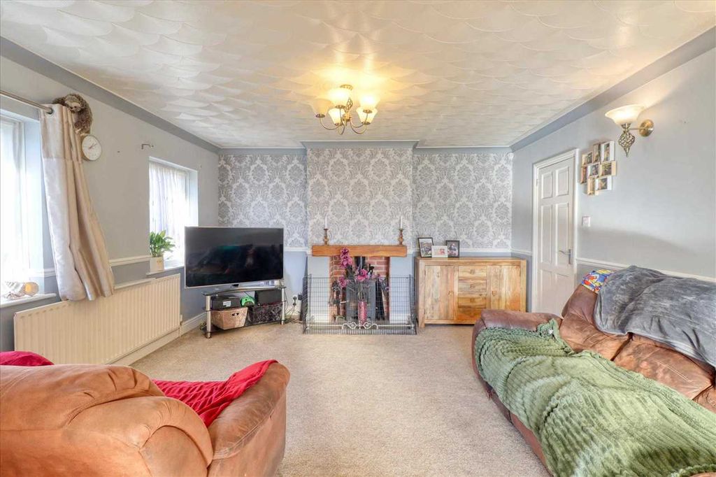 Property photo 2 of 23