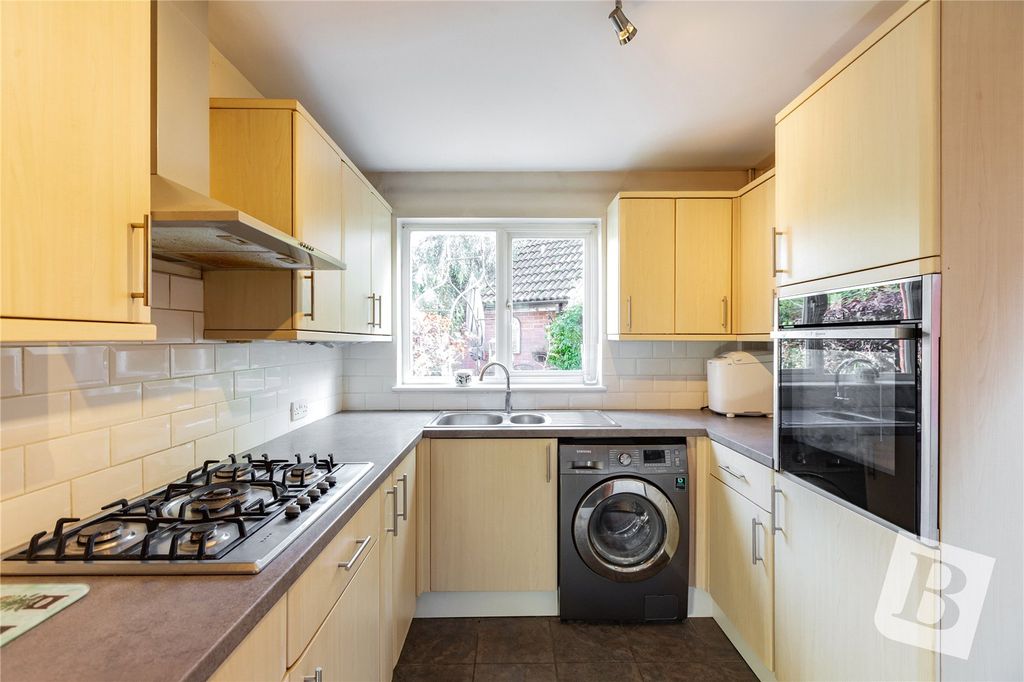 Property photo 3 of 19 Kitchen