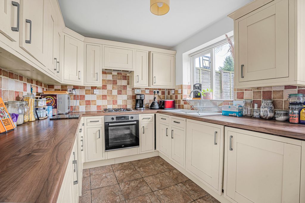 Property photo 3 of 13 Kitchen