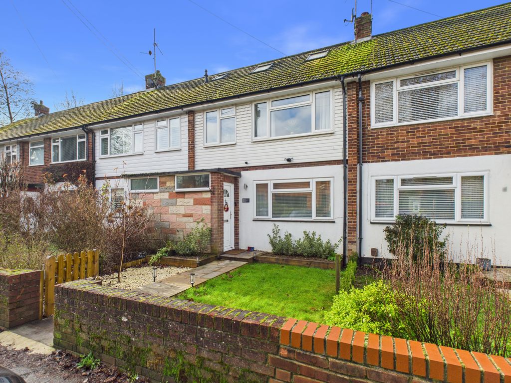 Property photo 3 of 17 Cam01984G0-Pr0543-Still030