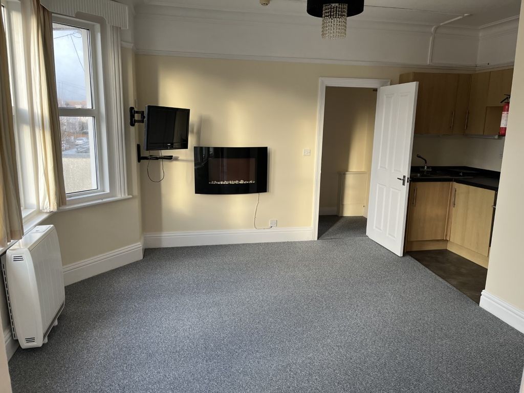 Property photo 3 of 10 Lounge