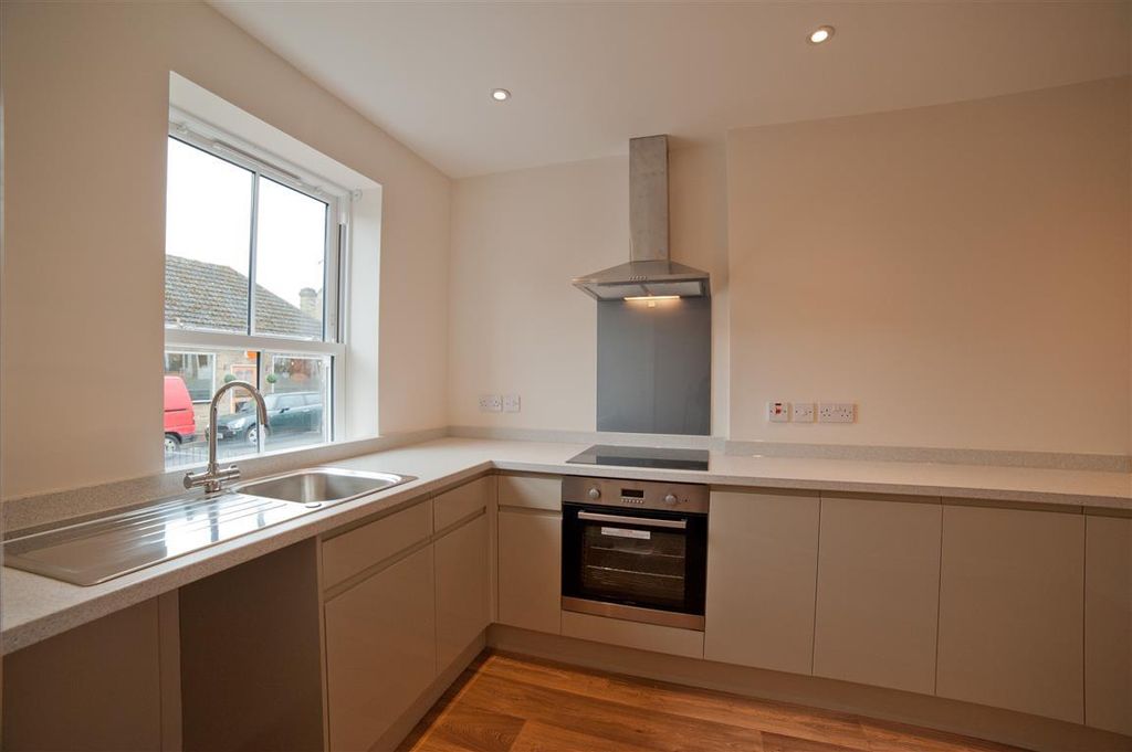 Property photo 2 of 11 Kitchen