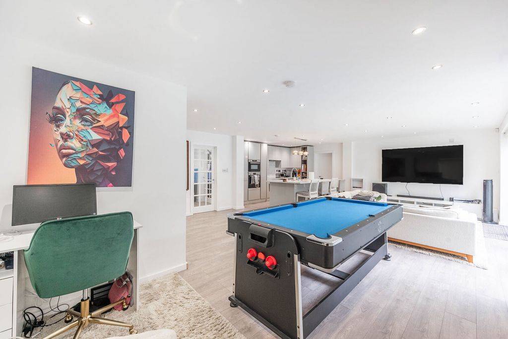 Additional image 9 of 5 bed detached house for saleLittle Potters, Bushey WD23