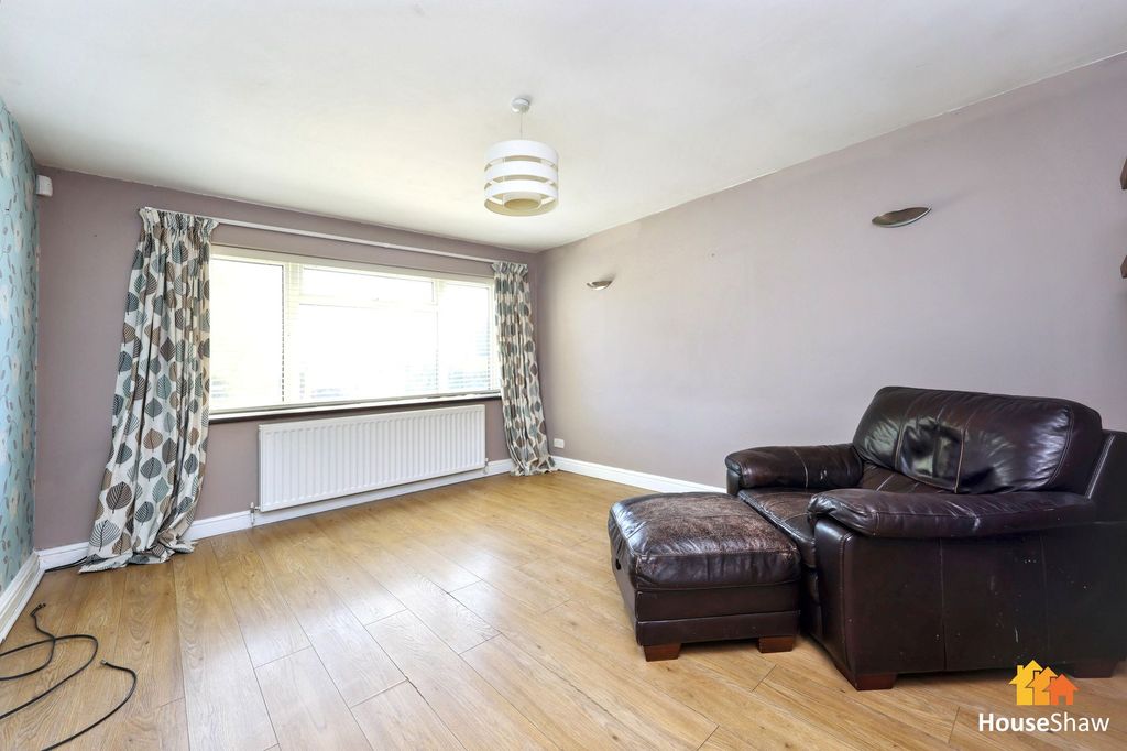Property photo 3 of 27