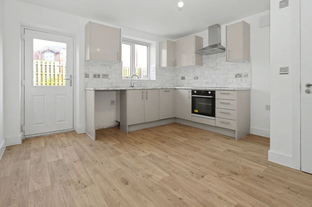 Property photo 3 of 13 Kitchen