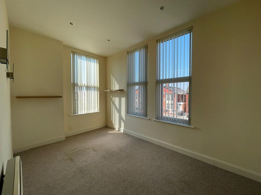 Property photo 3 of 22 68A9B18F-3645-447E-Af70-F41A85Bed8F6.Jpg
