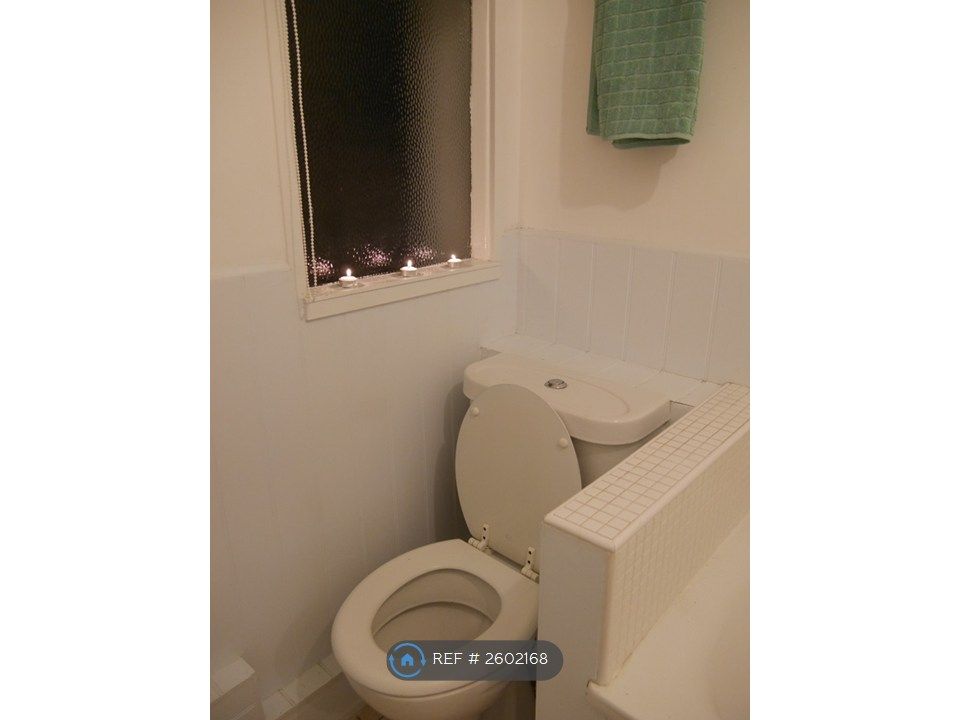 Property photo 3 of 13 Bathroom