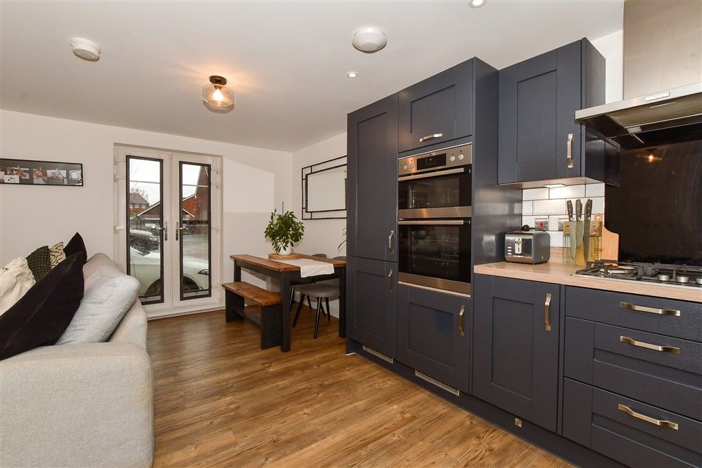 Property photo 3 of 11 Lounge/Kitchen