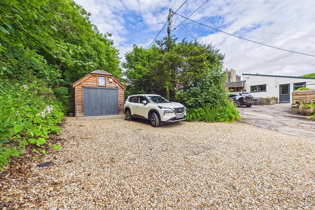 Property photo 3 of 24