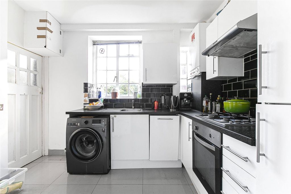 Property photo 2 of 17 Kitchen
