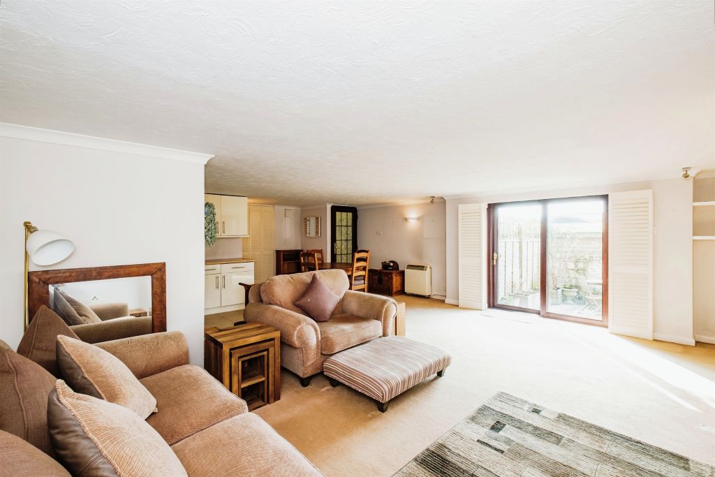 Property photo 2 of 17