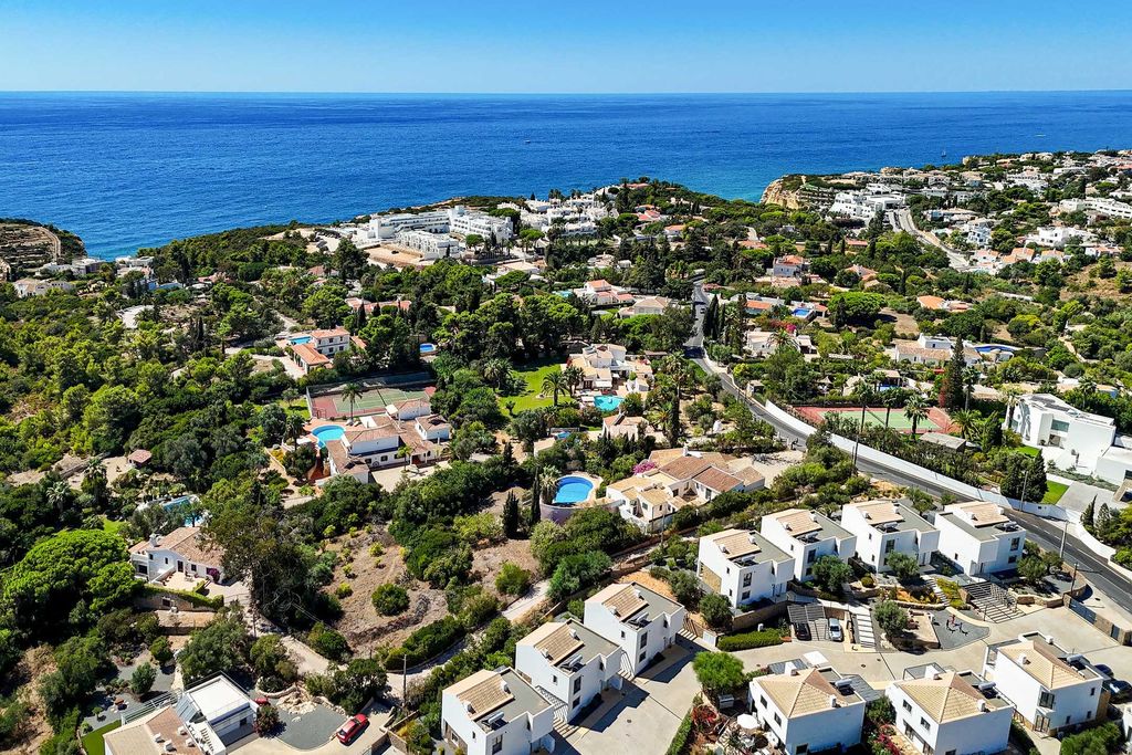 Property photo 1 of 35 Modern Three-Bedroom Villa – Walking Distance To Beaches And Restaurants