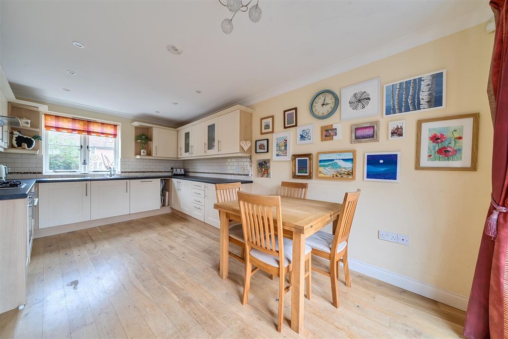 Property photo 3 of 17 Kitchen / Dining Room