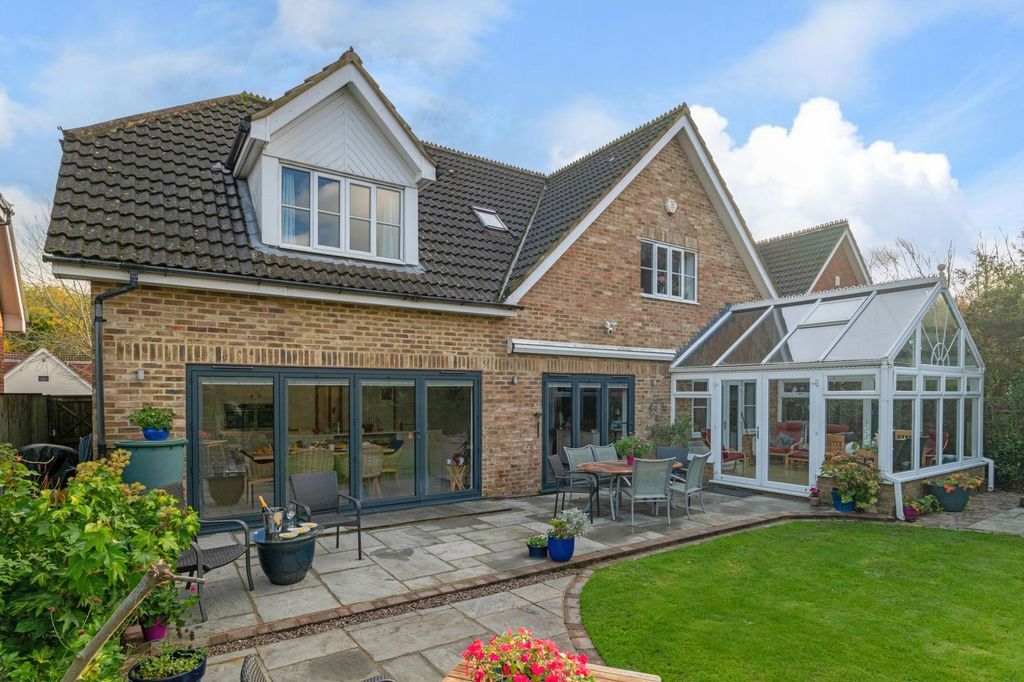 Property photo 3 of 47