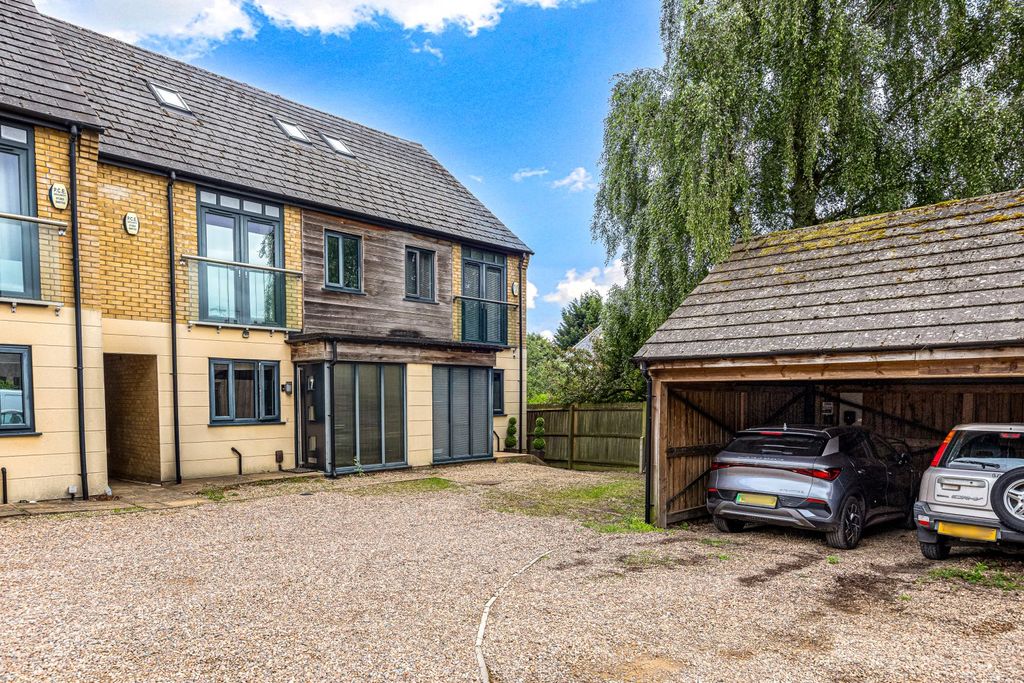 Property photo 1 of 27
