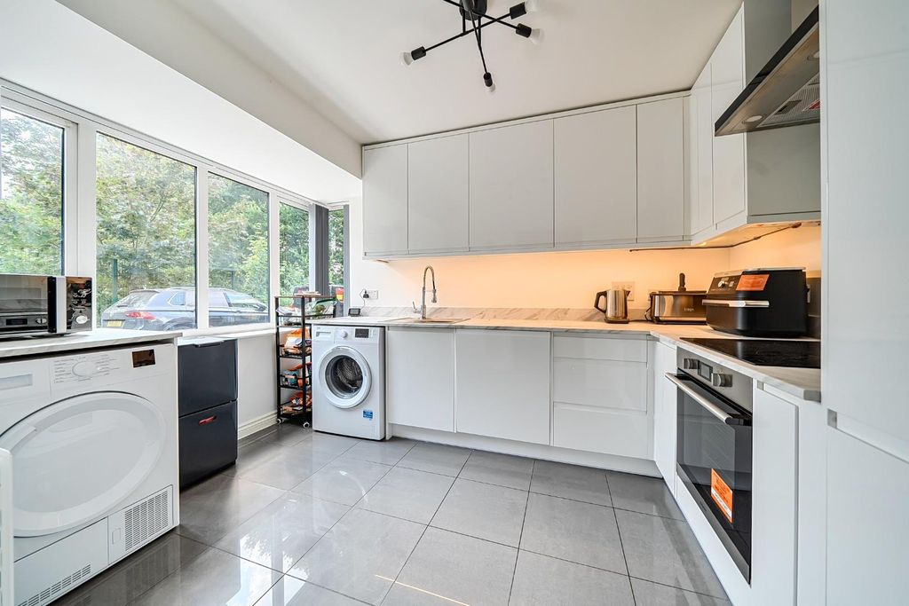 Property photo 2 of 23 1495901-13-6A5A44bae47Eb.Jpg