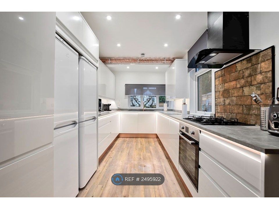 Property photo 3 of 9 Large Luxury Kitchen