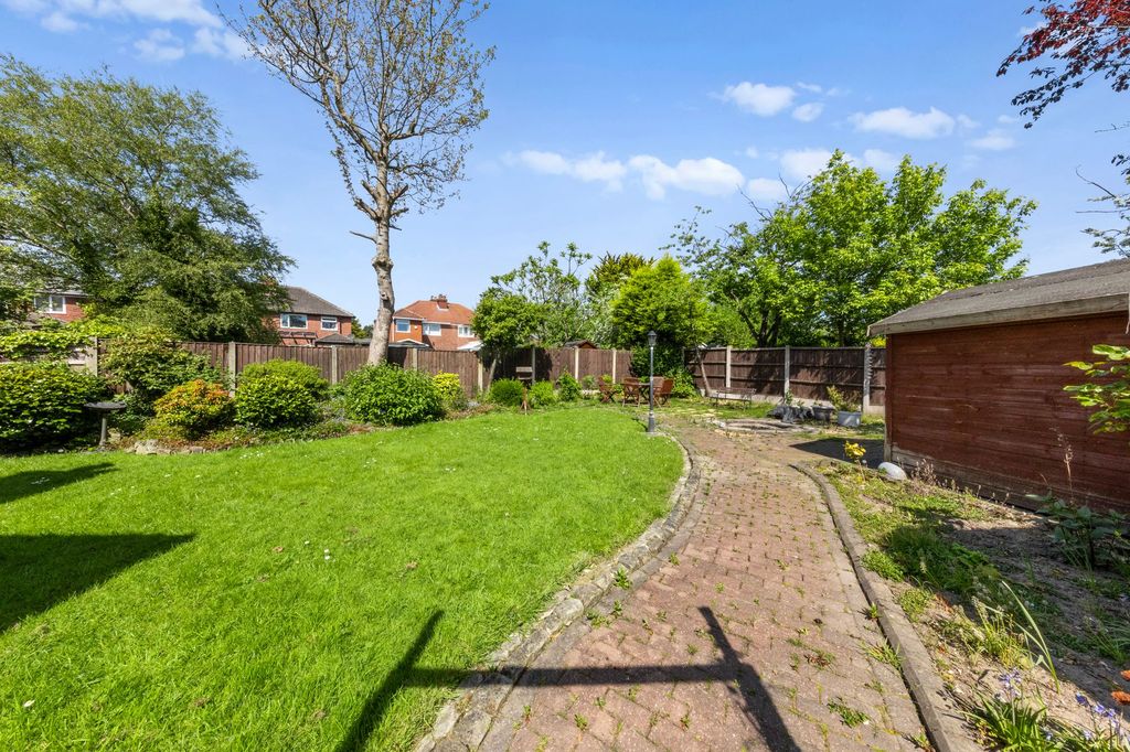 Property photo 2 of 27