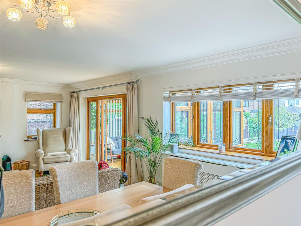 Property photo 3 of 28