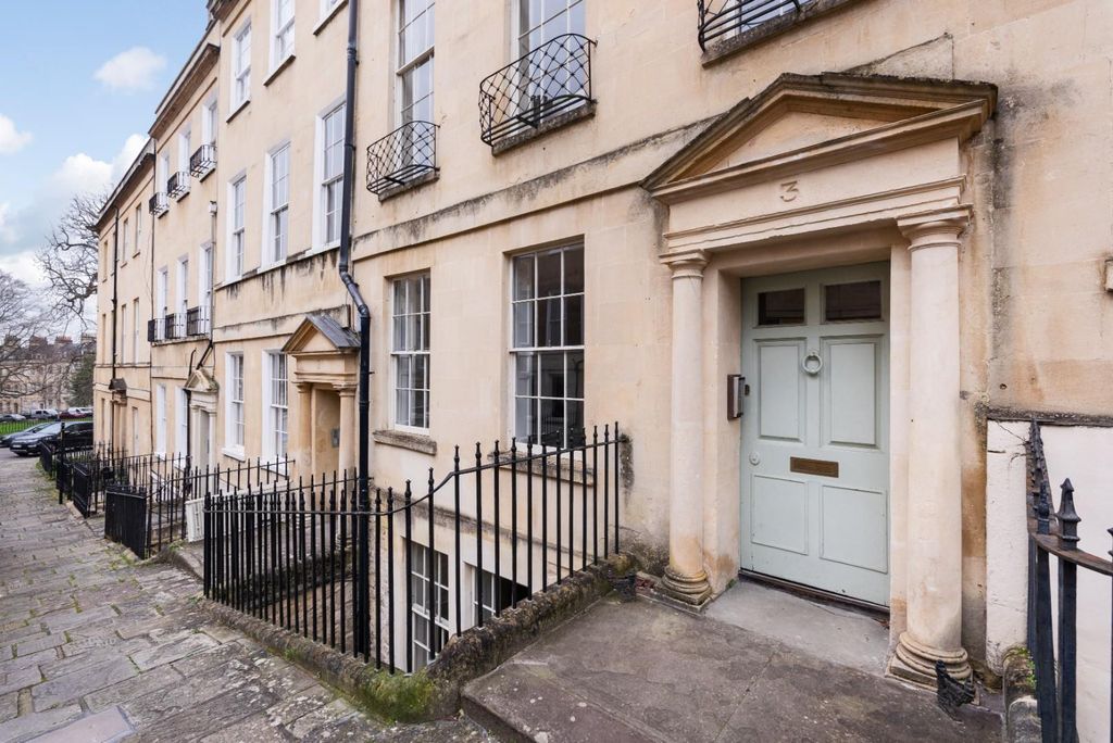 Property photo 1 of 15 Top Floor Flat, 3 Bedford Street, Bath BA1 6Ad-3.J