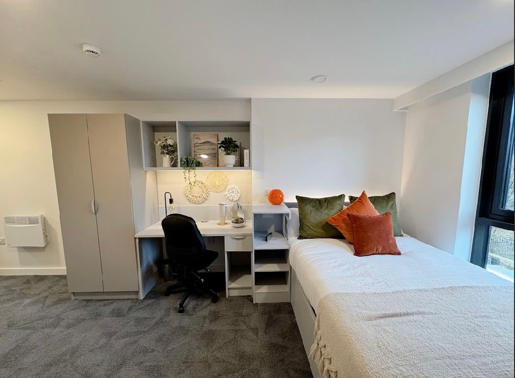 Property photo 2 of 6