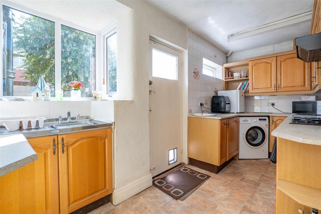 Property photo 3 of 22 Kitchen
