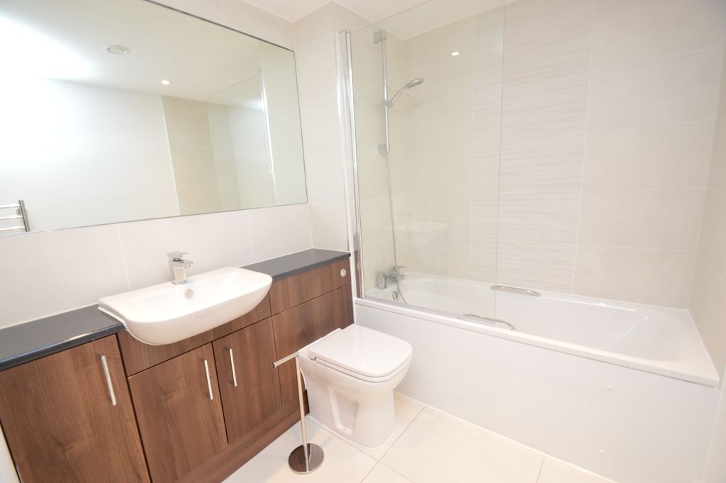 Property photo 3 of 3 14 Zenith House Bath