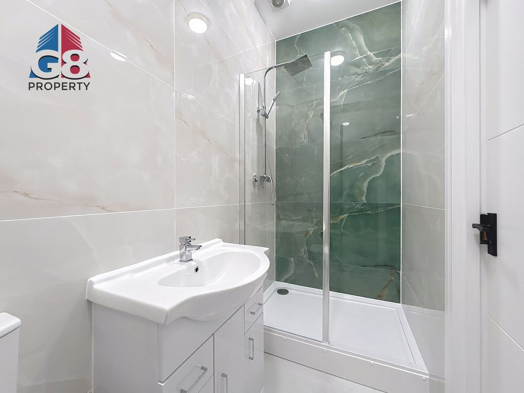 Property photo 3 of 9 Bathroom