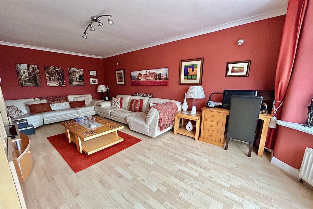 Property photo 3 of 30 Living Room