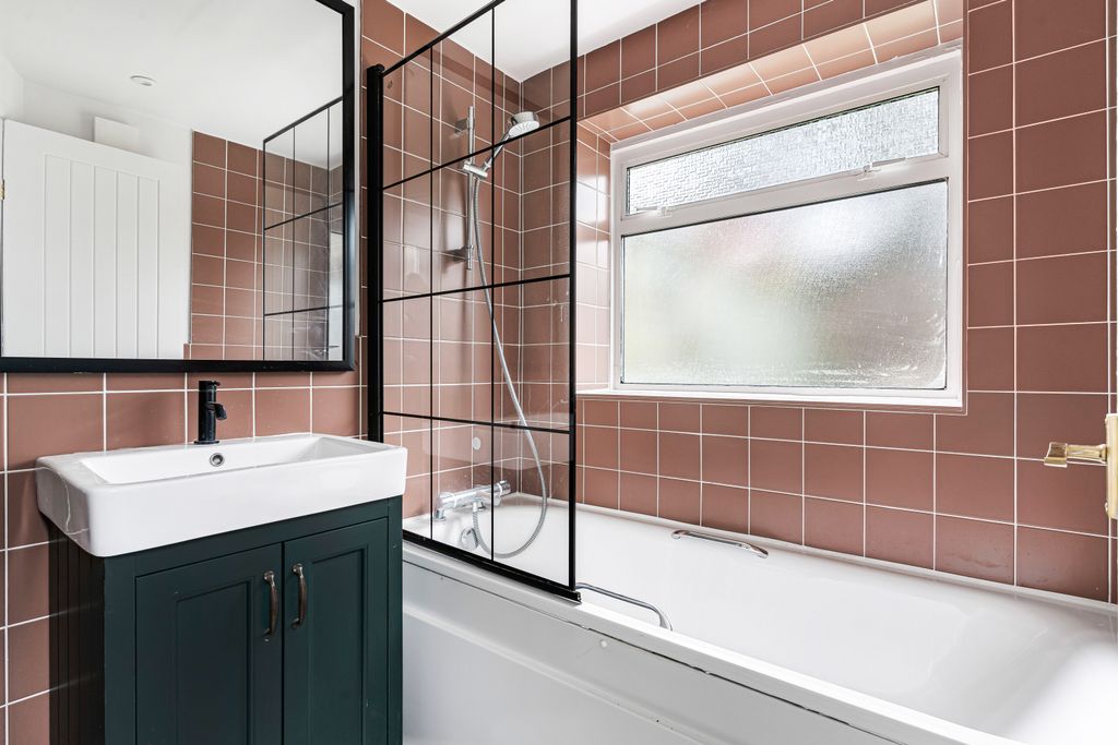 Property photo 2 of 28