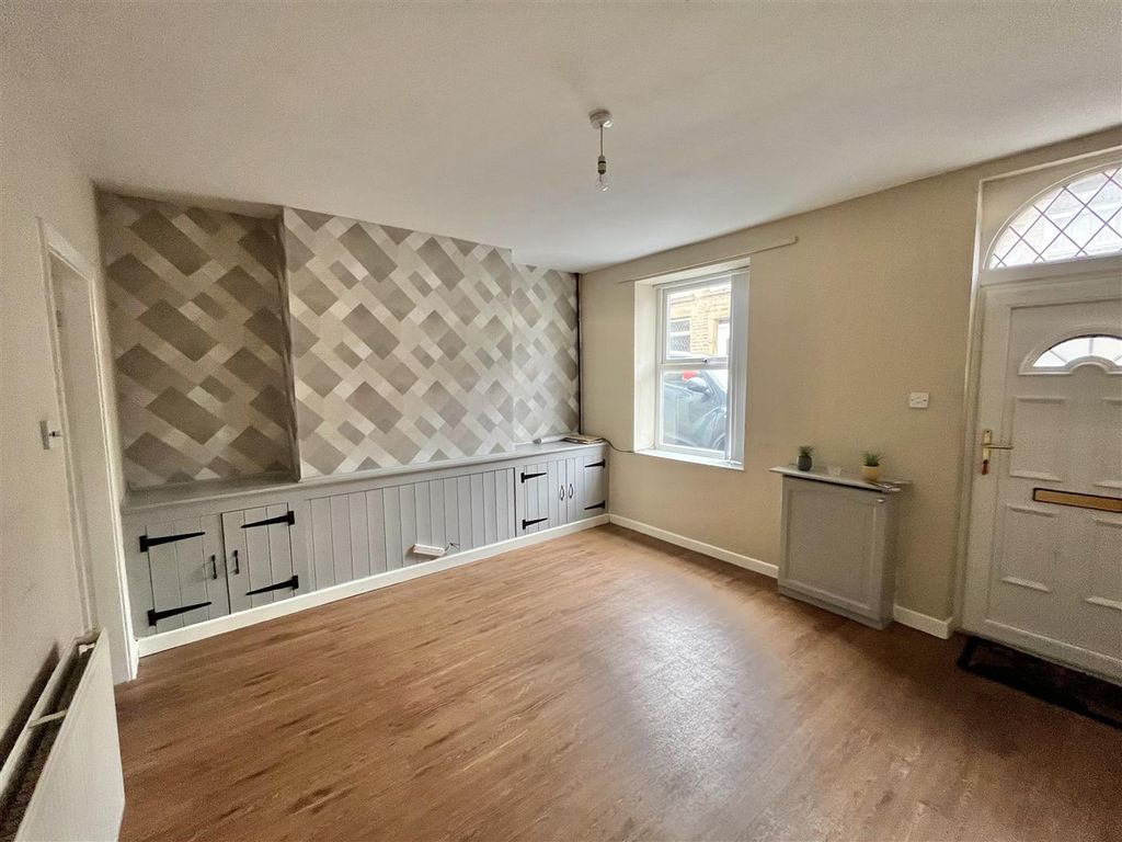 Property photo 3 of 7 Lounge