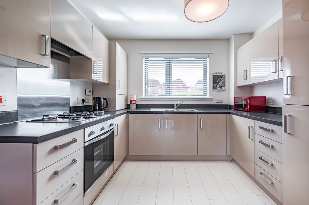 Property photo 3 of 23