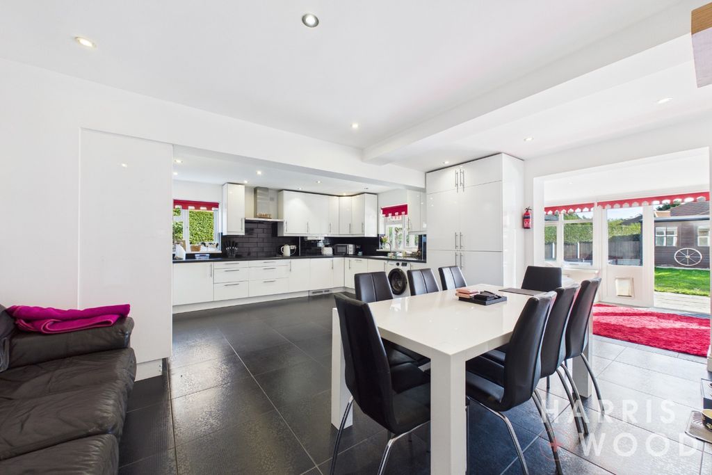 Property photo 2 of 29 5563212