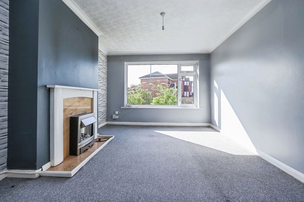 Property photo 2 of 20 Lounge