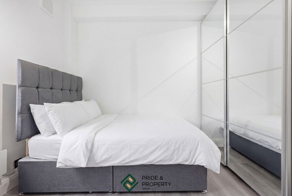 Property photo 3 of 13 Studio