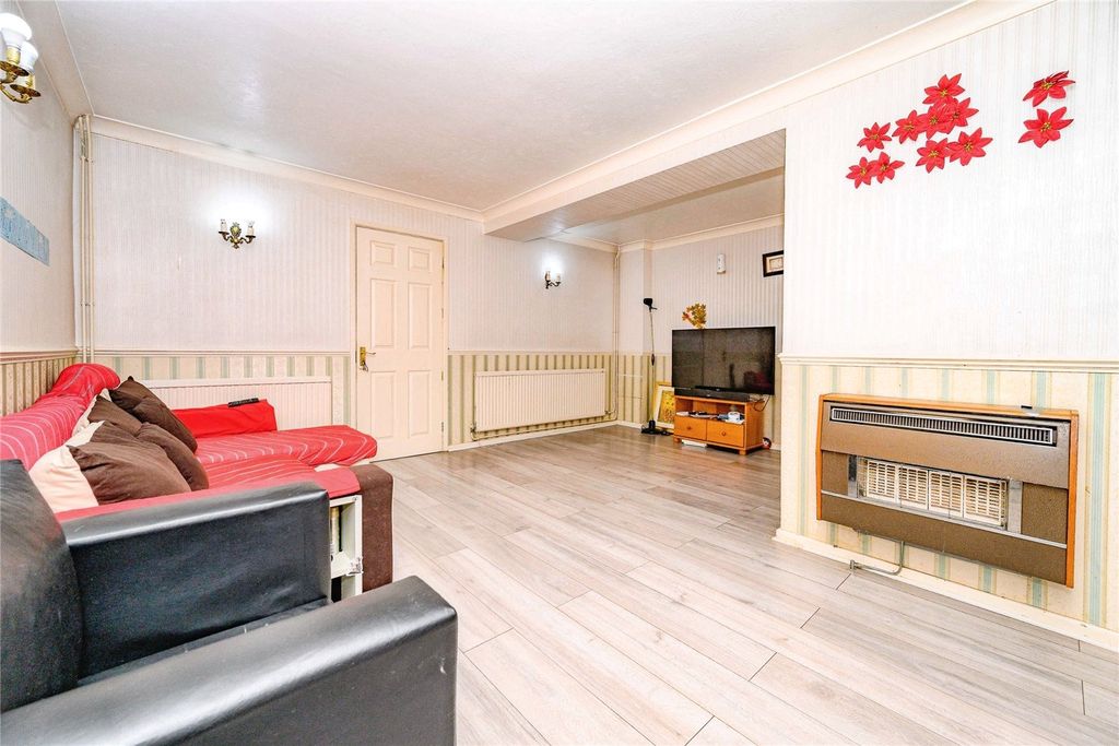 Property photo 2 of 13 Lounge