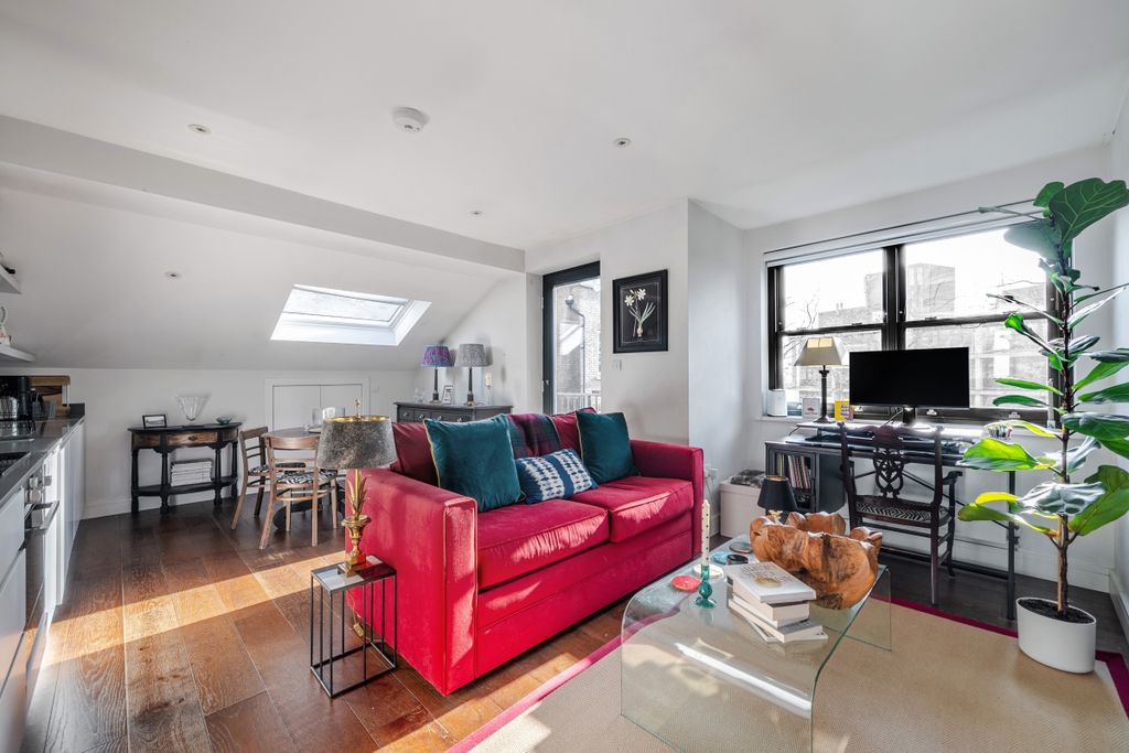 Property photo 2 of 13 1419998-1-699Eca4...