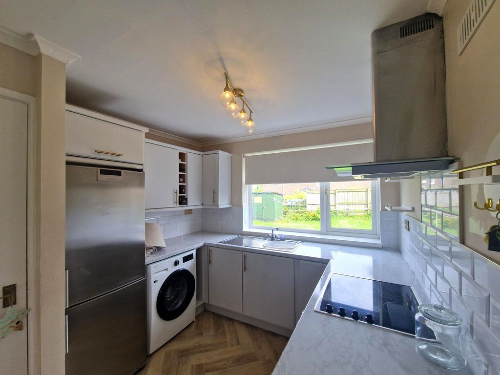 Property photo 3 of 7 Kitchen