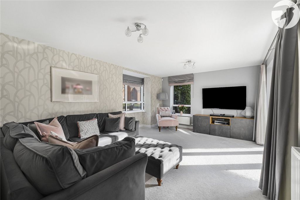 Property photo 2 of 38 Picture No. 27