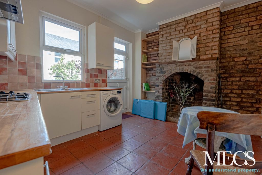 Property photo 2 of 10 1790064