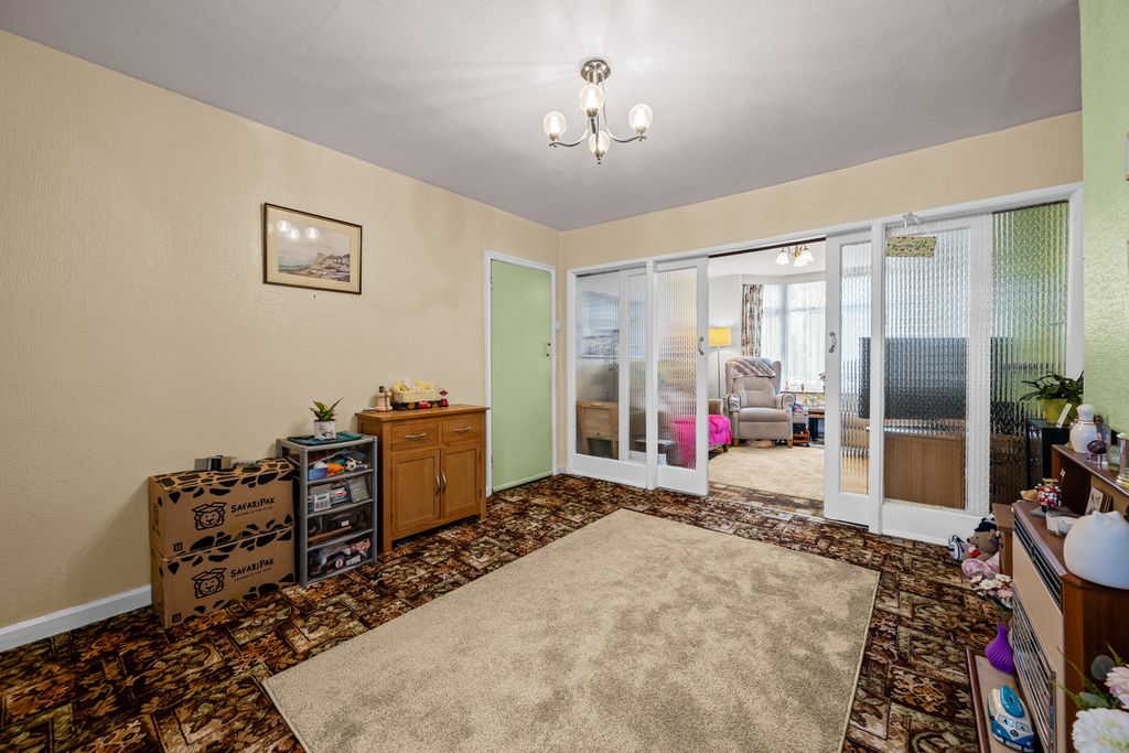 Property photo 2 of 27