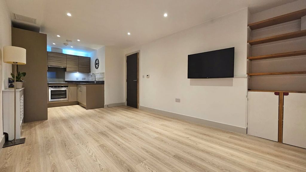 Property photo 2 of 11 Picture No. 18