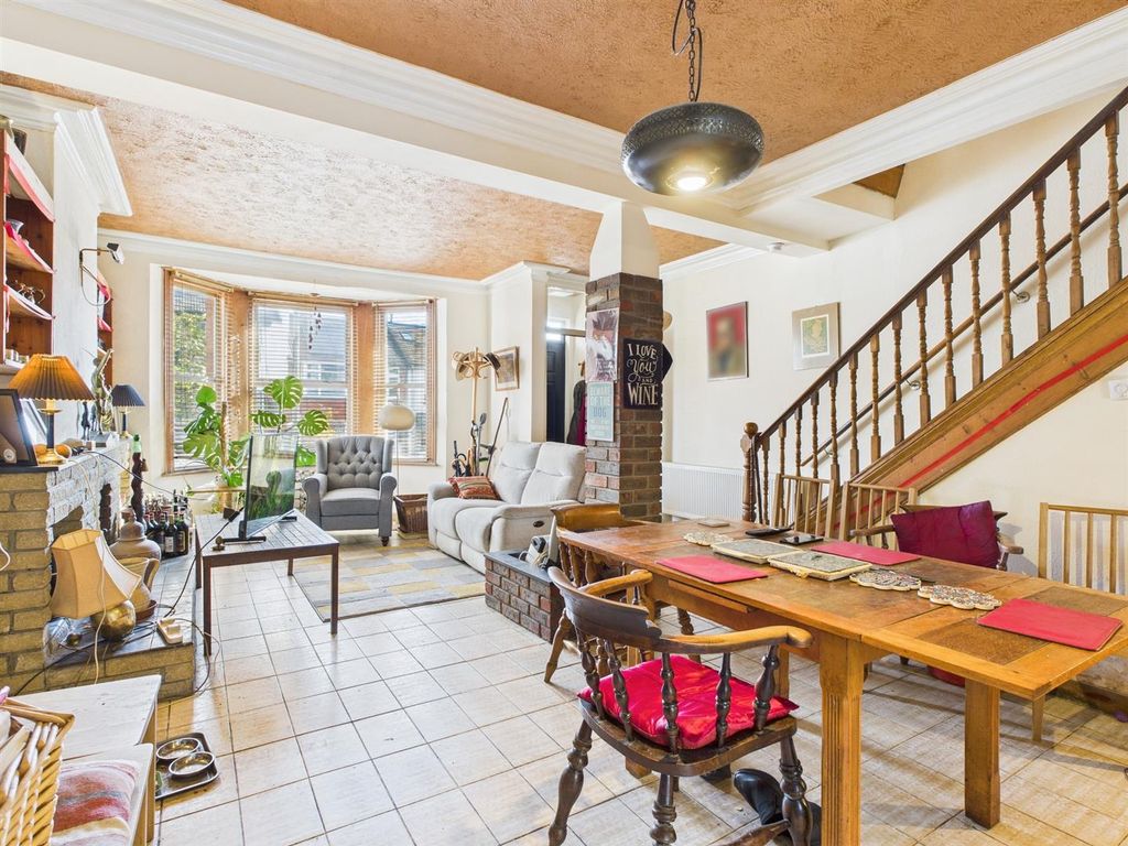 Property photo 2 of 10 Cam04311G0-Pr0075-Still001.Jpg