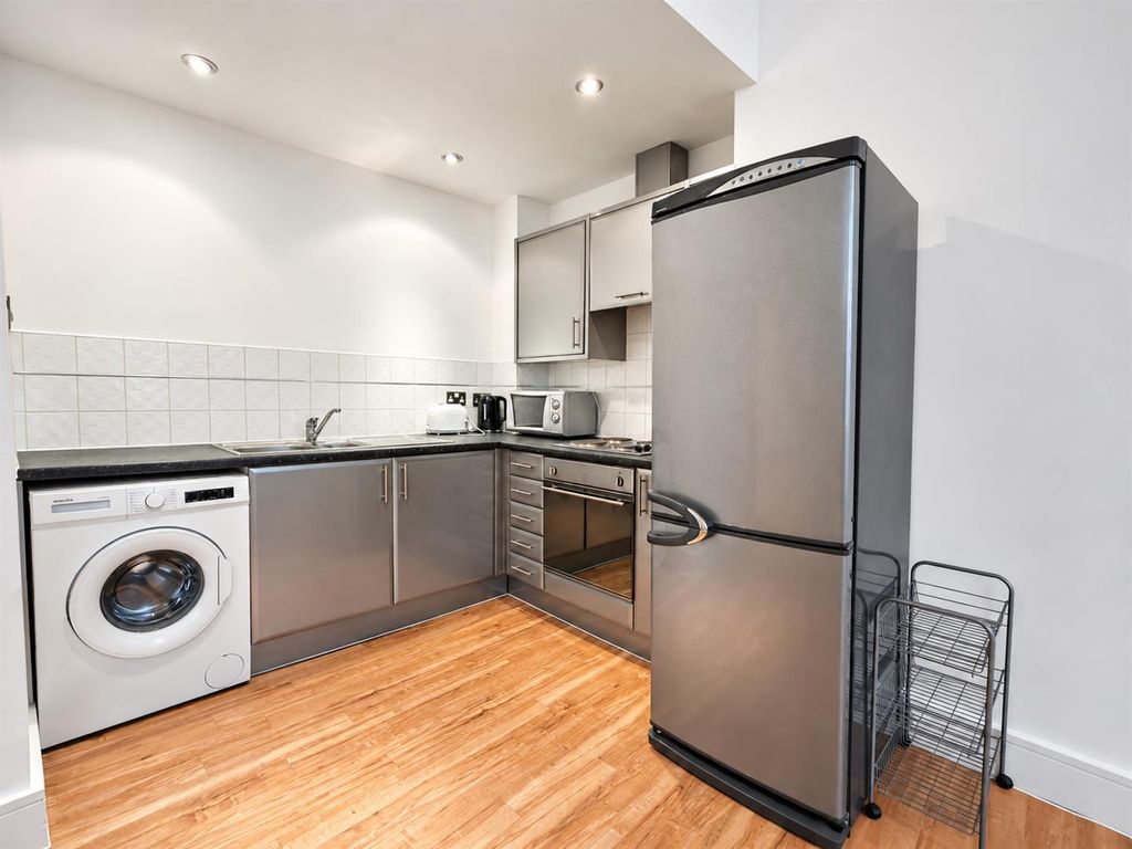 Property photo 3 of 8 Kitchen
